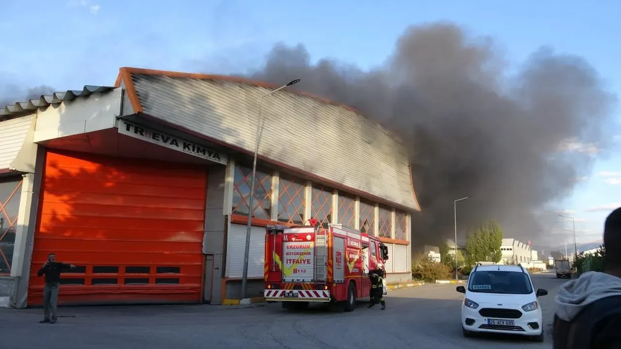 Erzurum'da terlik fabrikasında yangın