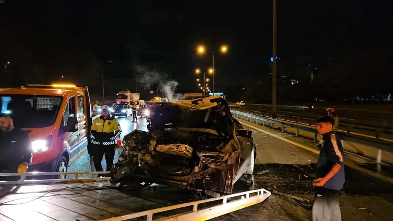 Genç sürücü lüks otomobiliyle trafikte dehşet saçtı: 1 kişiyi yaraladı, ortadan kayboldu