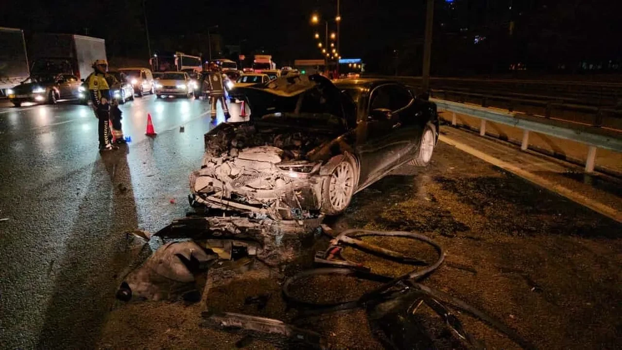 Genç sürücü lüks otomobiliyle trafikte dehşet saçtı: 1 kişiyi yaraladı, ortadan kayboldu