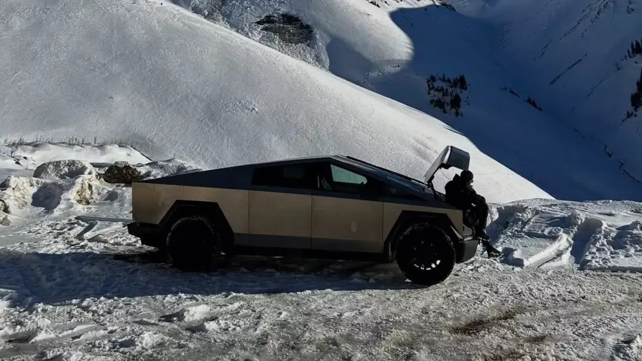 Gören dönüp bir daha bakıyor! Türkiye'de tek: Memleketinde Tesla ile çay topluyor