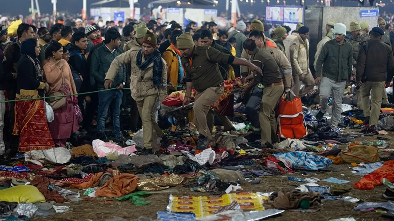 Hindistan'da ünlü oyuncunun parti mitinginde izdiham: Çok sayıda can kaybı ve yaralı var