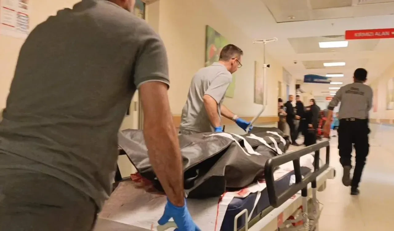 Husumetlilerin kavgasında kan döküldü! Tarafların yakınları hastaneyi birbirine kattı