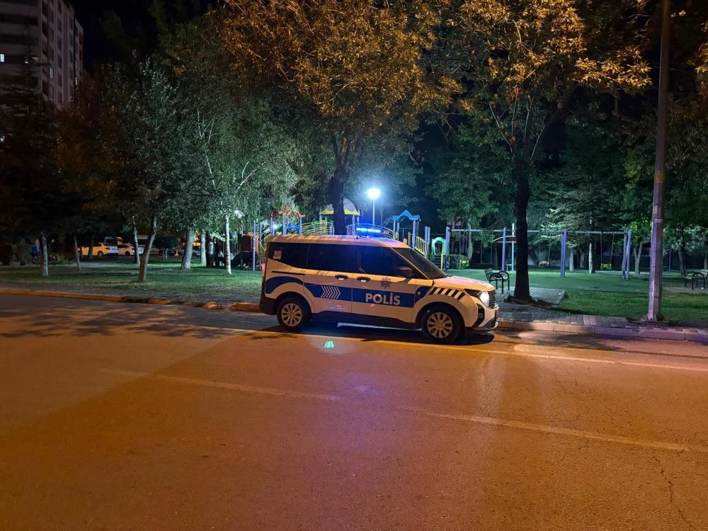 Kayseri’de parkta iki grup arasında çıkan bıçaklı kavgada 1 kişi yaralandı