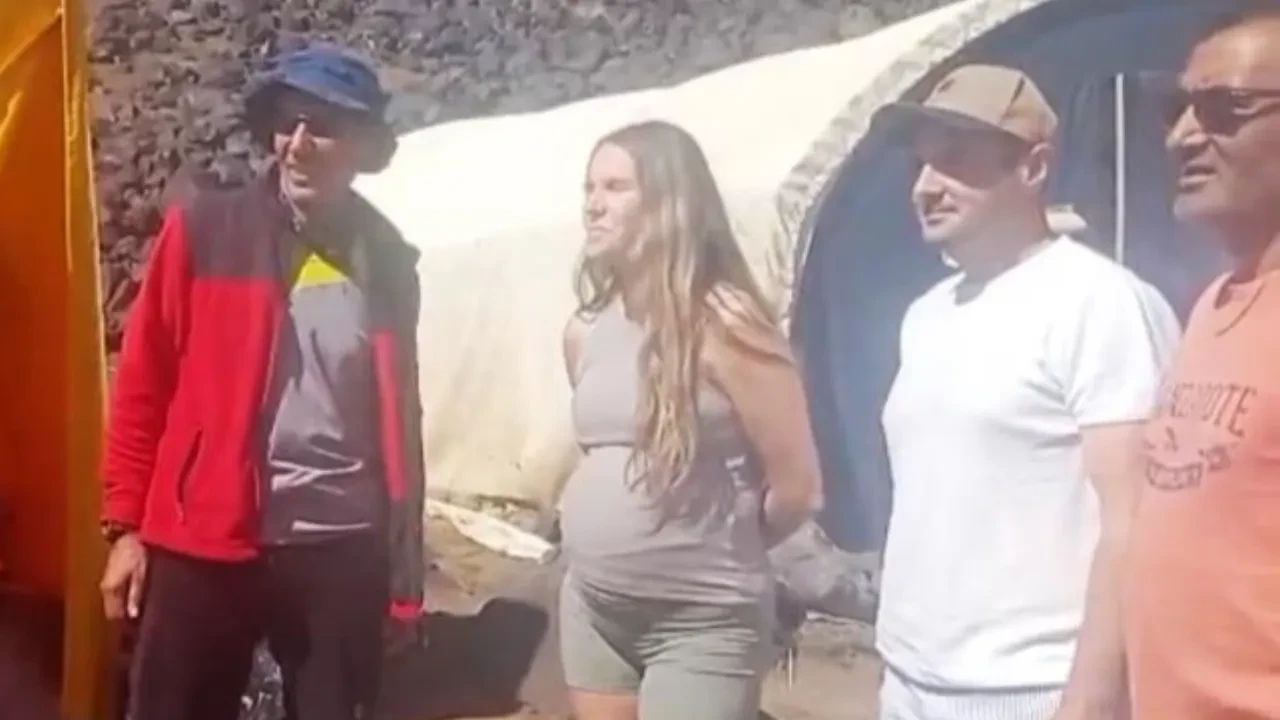 Kadın dağcının cesareti dikkat çekti! 7 aylık hamile turist Ağrı Dağı'na tırmandı