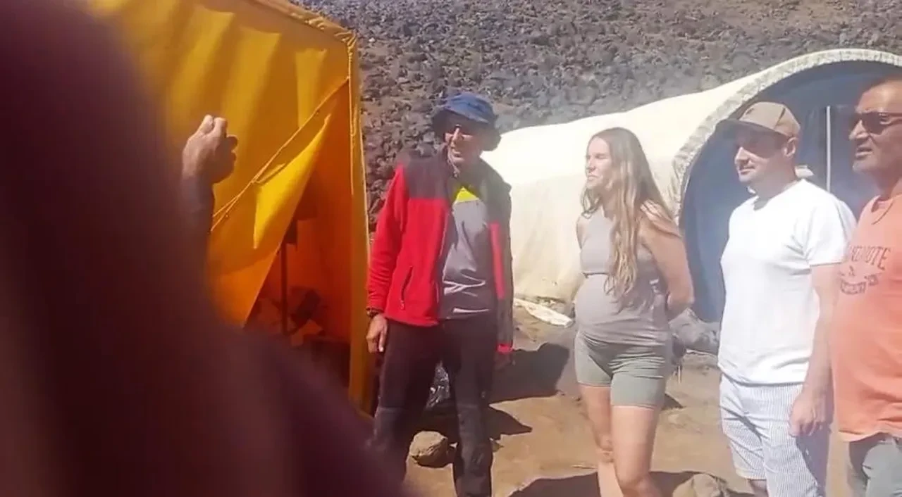 Kadın dağcının cesareti dikkat çekti! 7 aylık hamile turist Ağrı Dağı'na tırmandı