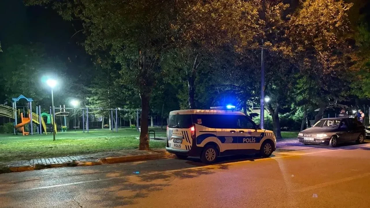 Kayseri’de parkta iki grup arasında çıkan bıçaklı kavgada 1 kişi yaralandı