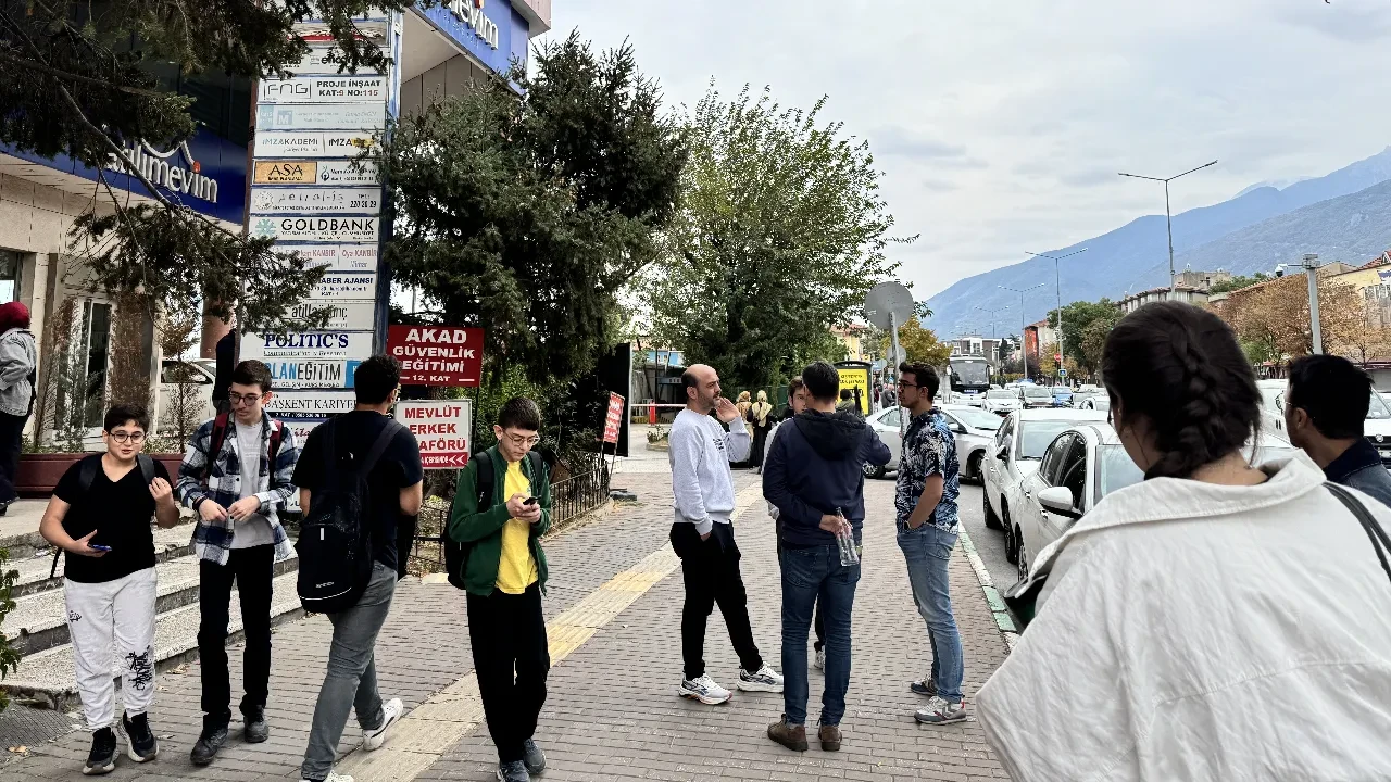  Kütahya'da deprem! İstanbul da sallandı