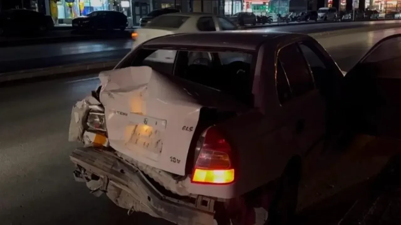 Niğde-Bor Otoyolu’nda midibüs kazası: 1 yaralı!