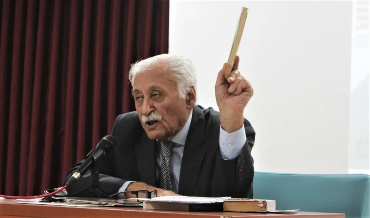 Türk edebiyatının önemli şair ve yazarı Yavuz Bülent Bakiler hayatını kaybetti