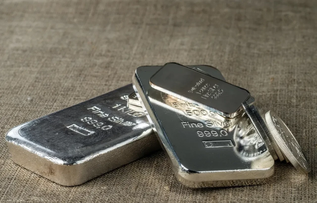 Altın artarken gümüş fiyatları sürpriz yaptı! Yıl sonu için çarpıcı tahmin: 4 kat artacak