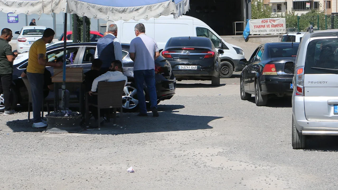 Araç almak isteyenler hüsrana uğruyor! İkinci el araç piyasasında sıfır fiyat isyanı