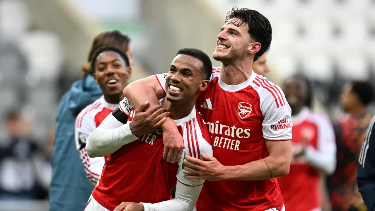 Arsenal'den şampiyonluk dönüşü: 12 dakikada zafer turu!