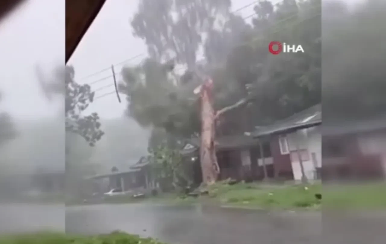 Bualoi Tayfunu 8 kişiyi öldürdü, 17 balıkçı kayıplara karıştı