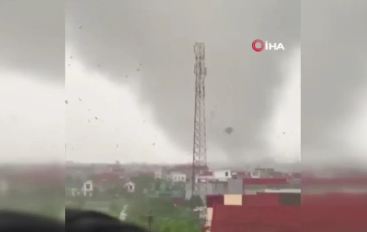 Bualoi Tayfunu 8 kişiyi öldürdü, 17 balıkçı kayıplara karıştı