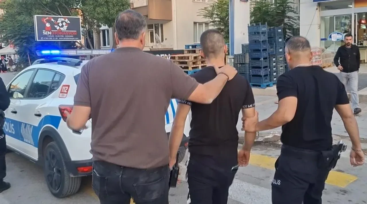 Cins köpeği çalmaya çalıştı! Yakalanınca verdiği tepki şoka soktu