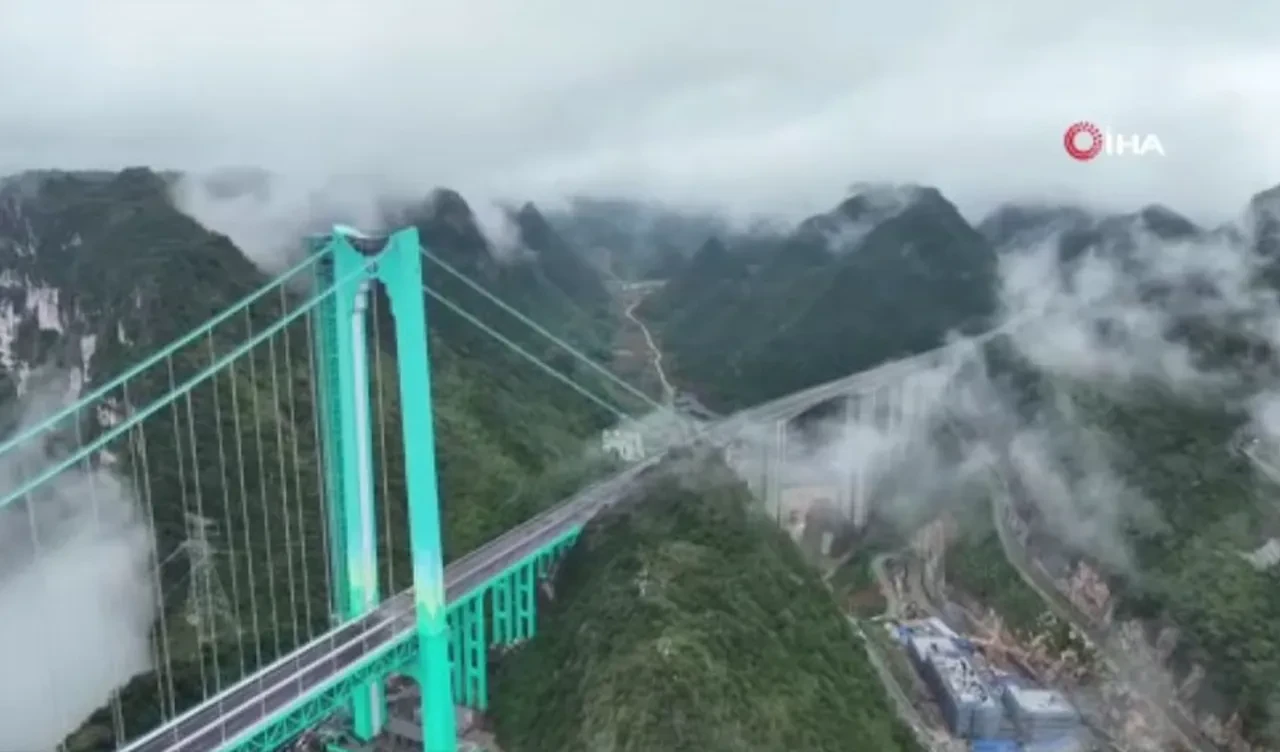 Dünyanın en yüksek köprüsü trafiğe açıldı! Golden Gate Köprüsü'nden 9 kat daha yüksek