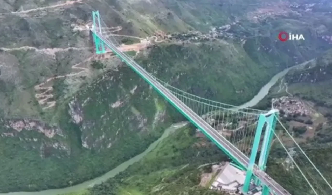 Dünyanın en yüksek köprüsü trafiğe açıldı! Golden Gate Köprüsü'nden 9 kat daha yüksek