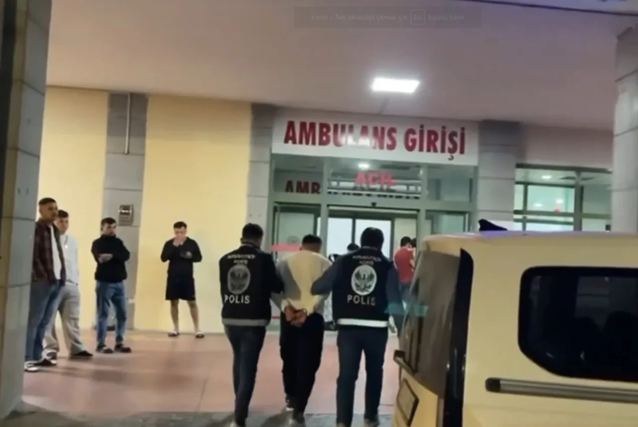 Gereği yapıldı: Trafikte tartıştığı sürücünün aracına taşla saldıran maganda yakalandı