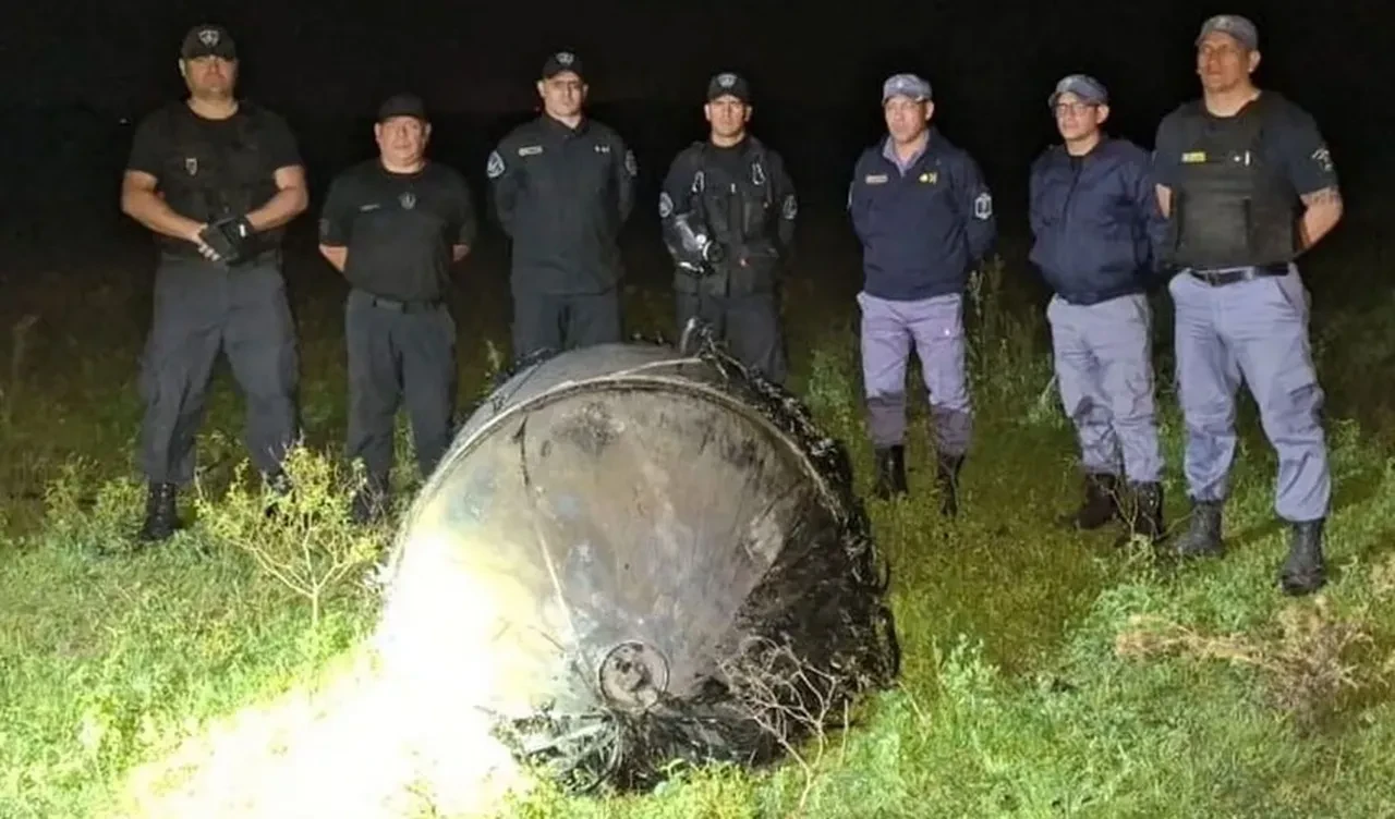 Gökten düştü kimse ne olduğunu anlayamadı! Esrarengiz cisim herkesi korkuttu