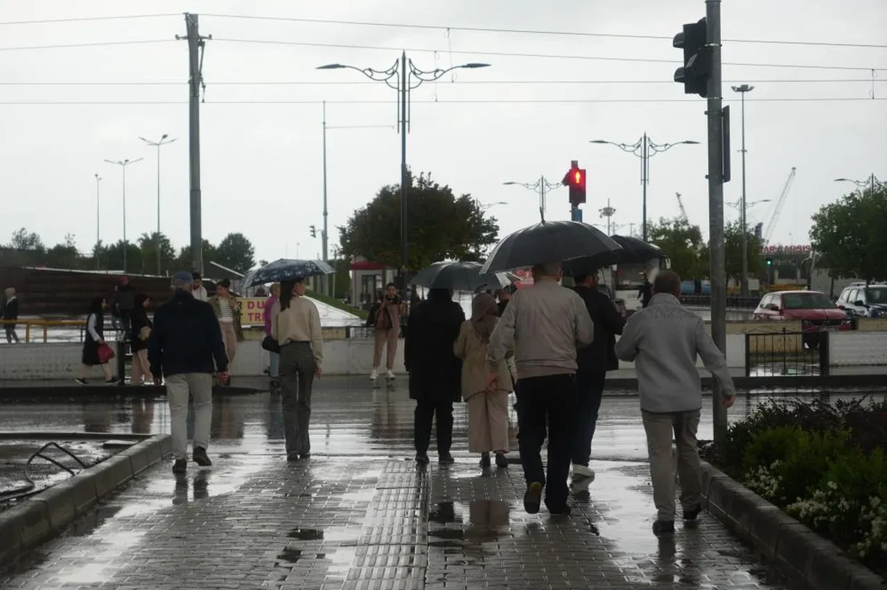 İstanbul, Ankara ve İzmir'de sağanak! Meteoroloji saat vererek uyardı