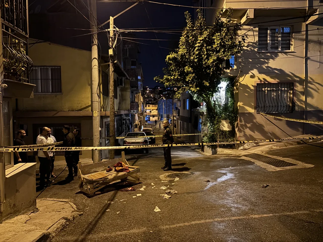 İzmir'de bıçaklı saldırgan iki mahallede dehşet saçtı: 1 ölü, 2 yaralı