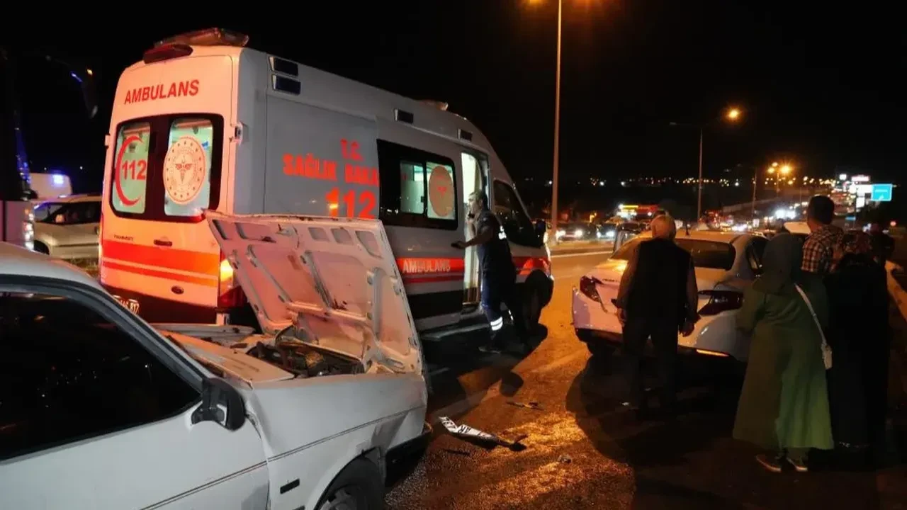 Kırıkkale’de meydana gelen zincirleme kazada 3 kişi yaralandı