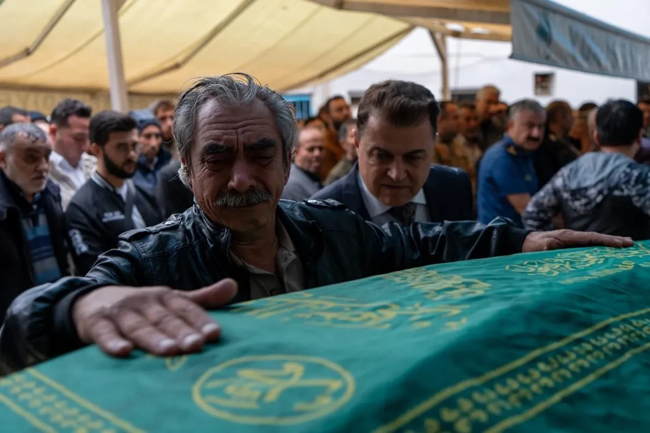 Manisa'da 5 kişinin can verdiği kazadan sonra acı tablo! Feryat figan içinde son veda