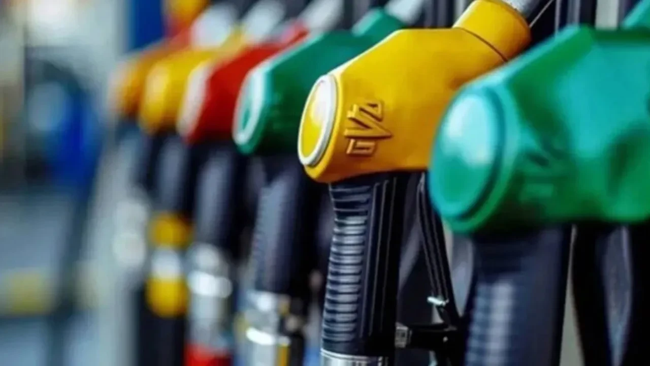 Petrol fiyatları yeniden geriledi