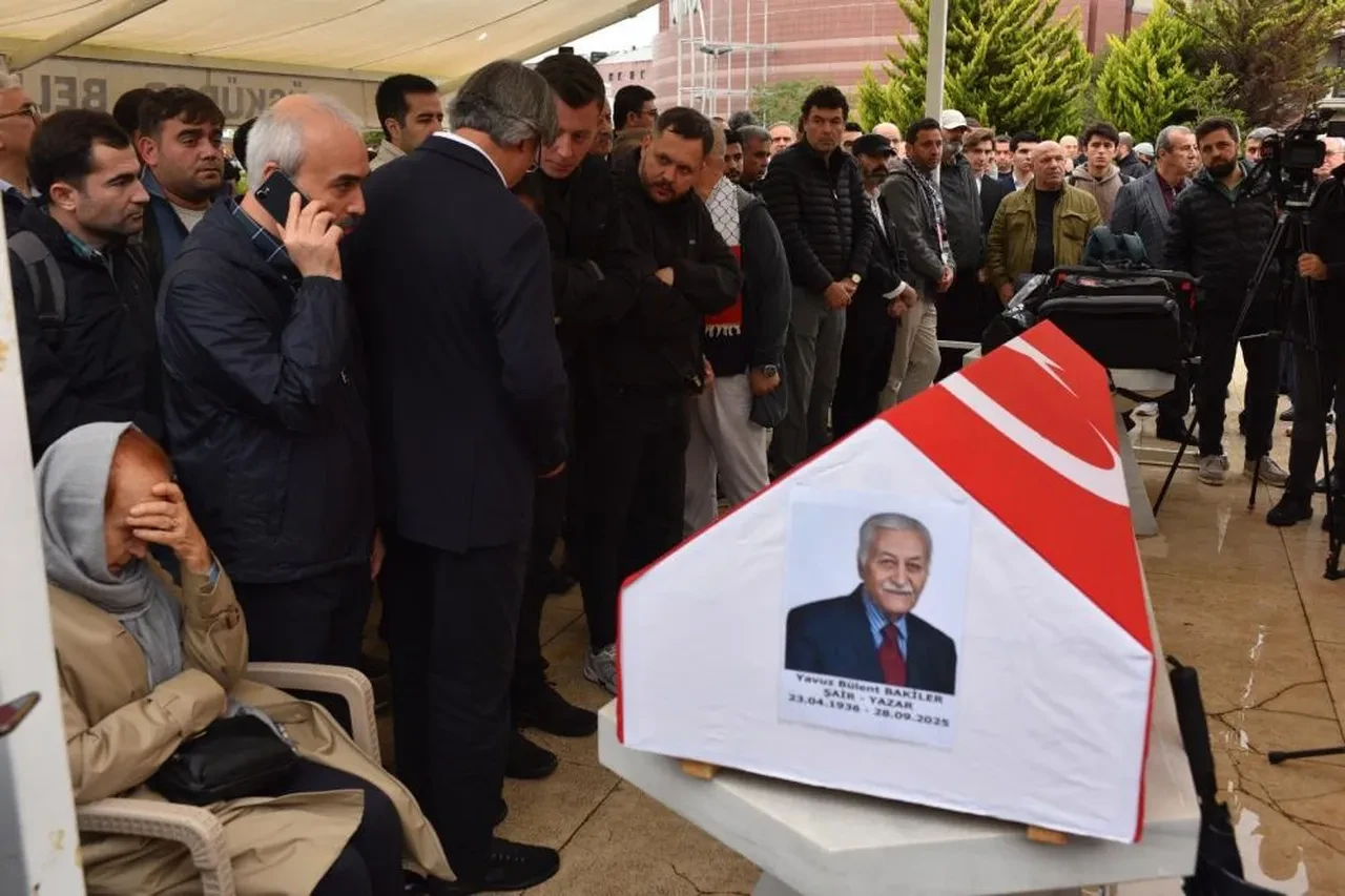Türk edebiyatının usta ismi son yolculuğuna uğurlandı! Yavuz Bülent Bakiler'e veda! 