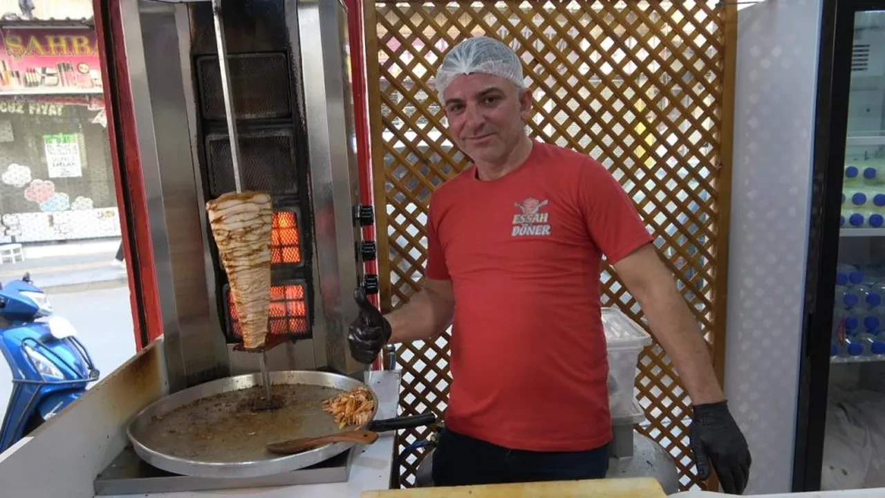 Yok böyle fiyat! 35 liraya tavuk döner: 'Yeter ki halk yesin'