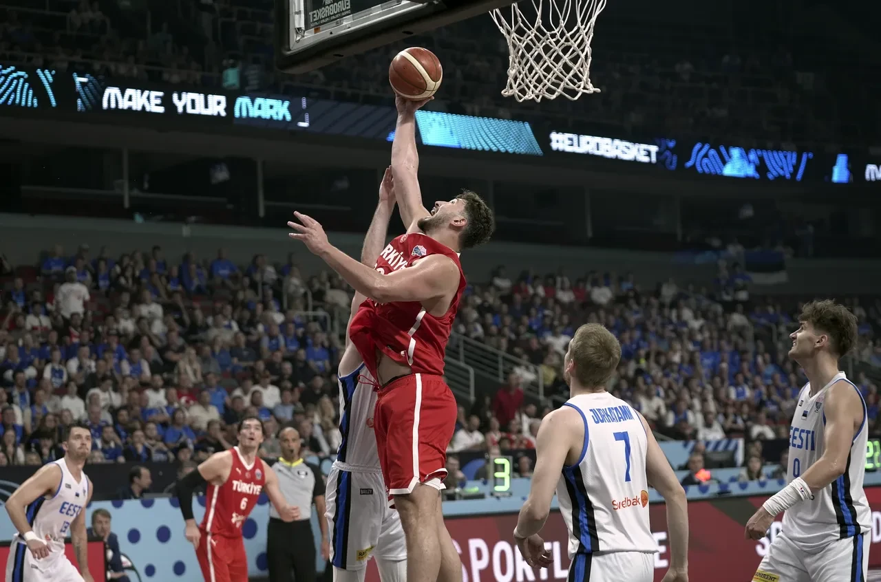 A Milli Basketbol Takımı son 16 turunda kimle karşılaşacak? EuroBasket 2025 Türkiye son 16 turu rakibi