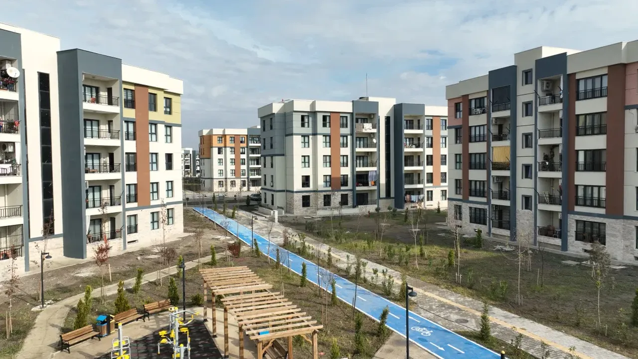 Bakan Kurum paylaştı! Asrın felaketinin ardından 2 yılda 300 bin konut tamam