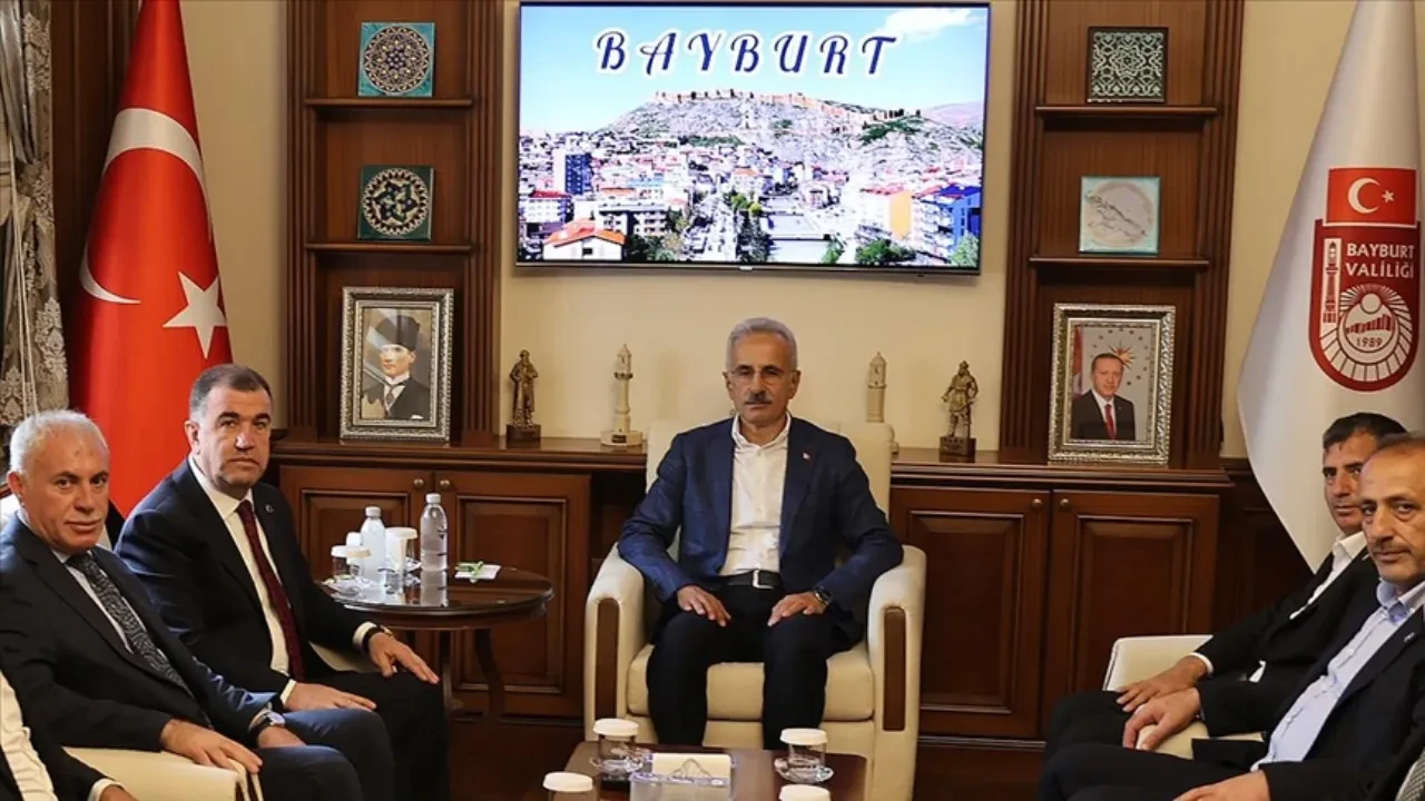 Bakan Uraloğlu’ndan Bayburt’ta önemli açıklamalar: Kop Tüneli'ni 2027'de vatandaşın kullanımına açacağız