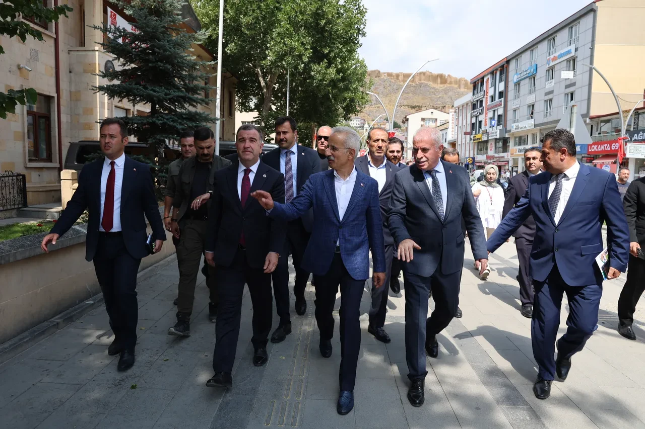Bakan Uraloğlu’ndan Bayburt’ta önemli açıklamalar: Kop Tüneli'ni 2027'de vatandaşın kullanımına açacağız