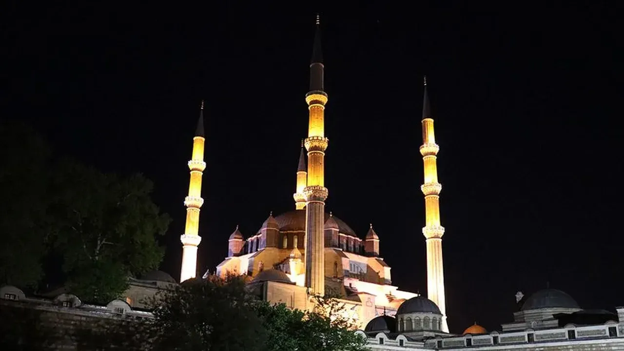 Camilerde kandil programı saat kaçta? İstanbul Müftülüğü açıklama yaptı