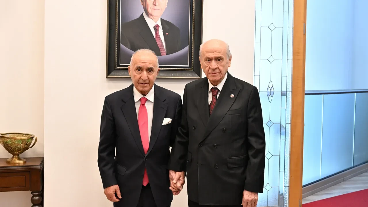 CHP'nin eski Genel Başkanı Hikmet Çetin Devlet Bahçeli ile ne görüştü? Eski bakan öyle bir iddia ortaya attı ki...