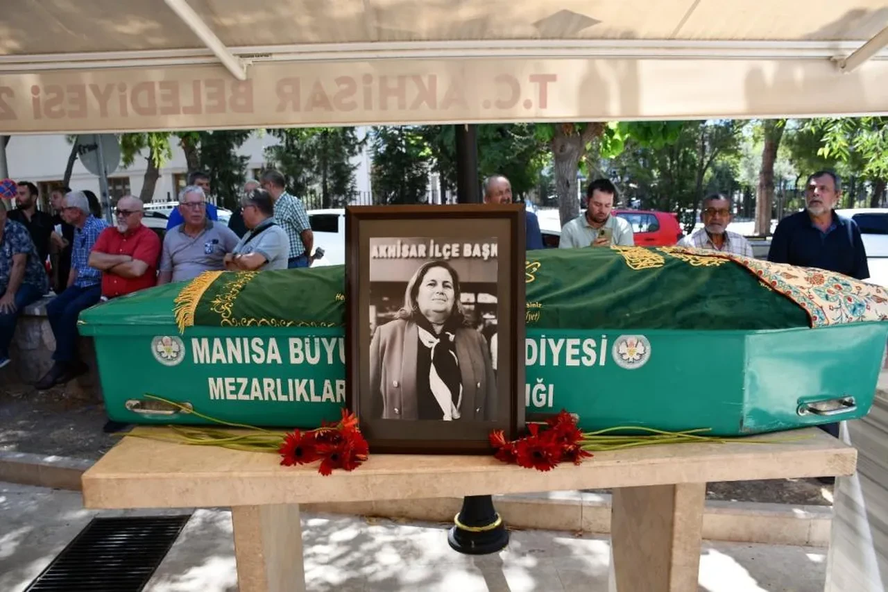 CHP'yi sarsan ölüm! Cenazede gözyaşları sel oldu