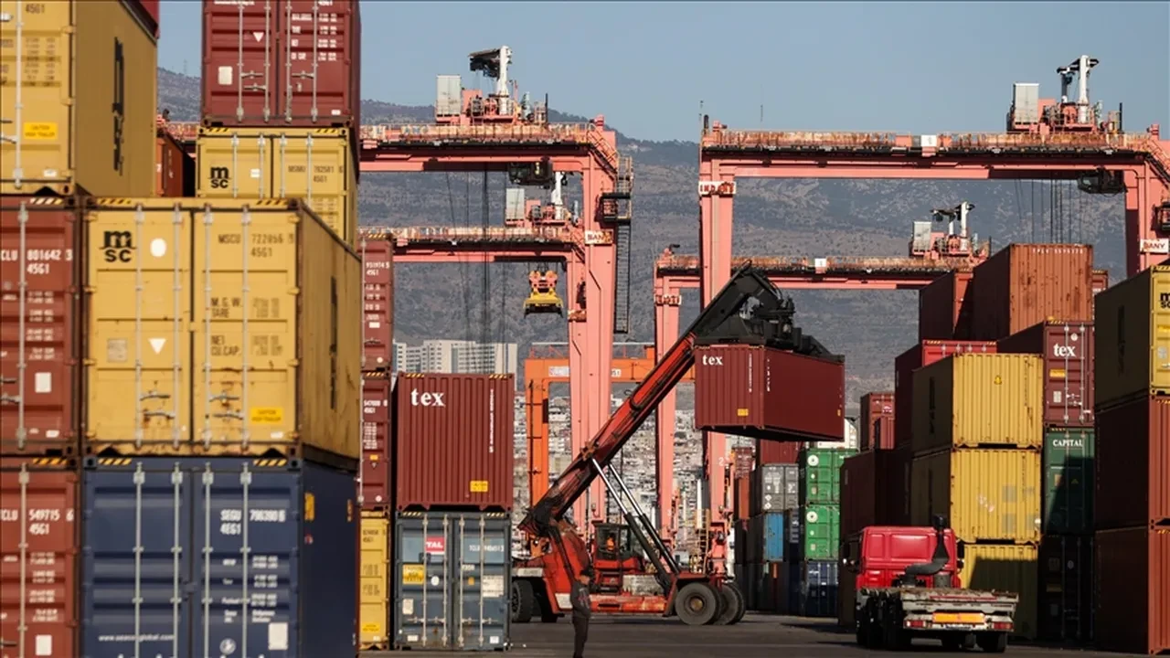 Dış ticaret rakamları açıklandı: İthalat son 14 ayın en düşük seviyesinde!