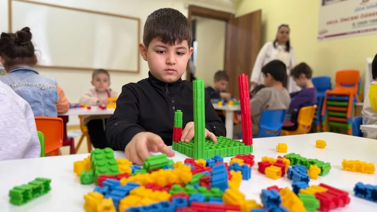 Fatih’te çocuk durakları yeni eğitim yılına başladı