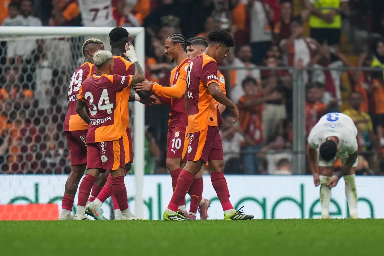 Galatasaray ve Fenerbahçe'ye ceza yolda! Süper Lig'den 8 kulüp PFDK'ya sevk edildi