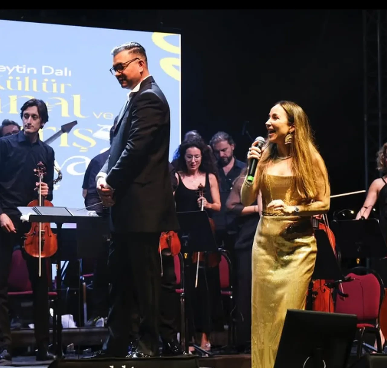 Kayahan'ın kızı Beste Açar ile eski eşi İpek Açar birbirine girdi! Ezel dizisi Eyşan karakteriyle gönderme yaptı 