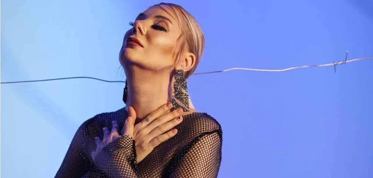 Kayahan'ın kızı Beste Açar ile eski eşi İpek Açar birbirine girdi! Ezel dizisi Eyşan karakteriyle gönderme yaptı 