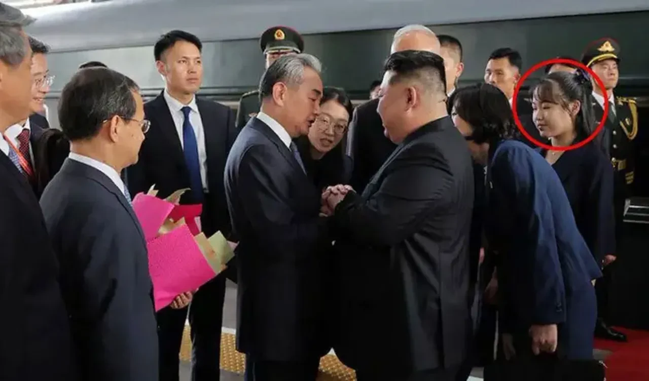 Kuzey Kore lideri Kim Jong-un muhtemel halefi dünyaya tanıtıldı! Çin ziyaretinde dikkatlerden kaçmadı