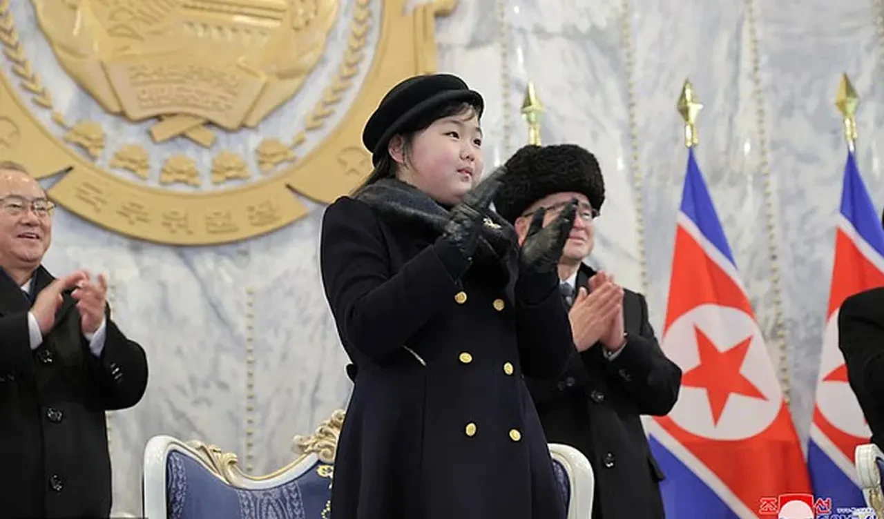 Kuzey Kore lideri Kim Jong-un muhtemel halefi dünyaya tanıtıldı! Çin ziyaretinde dikkatlerden kaçmadı