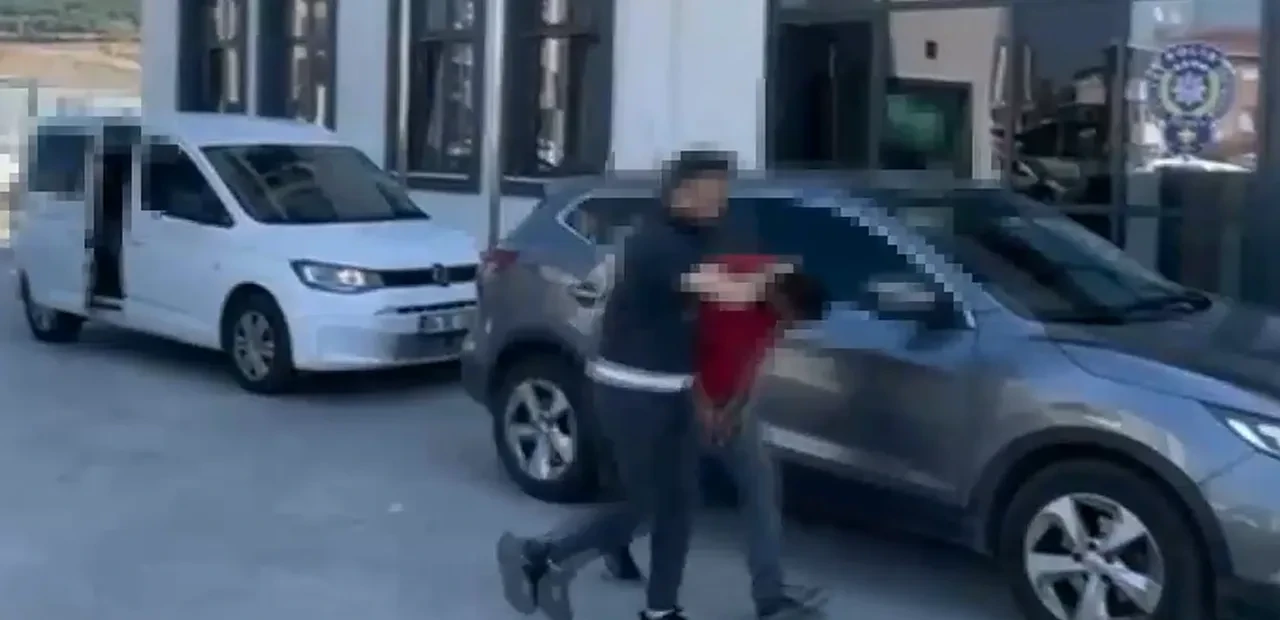 Maltepe'de ormanlık alanda uyuşturucu kullanıp yangın çıkardılar: Ateşe yastık attılar!