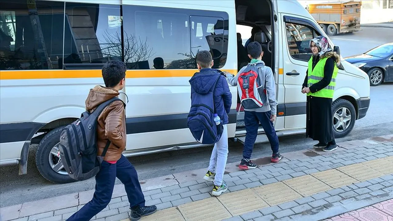 Okul servis ücretleri cep yakacak! Yüzde 50 zam talebi: Veliler endişeli