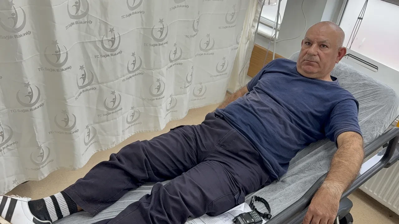 Saldırıya uğrayan kadını kurtarmak isterken kendisi yaralandı