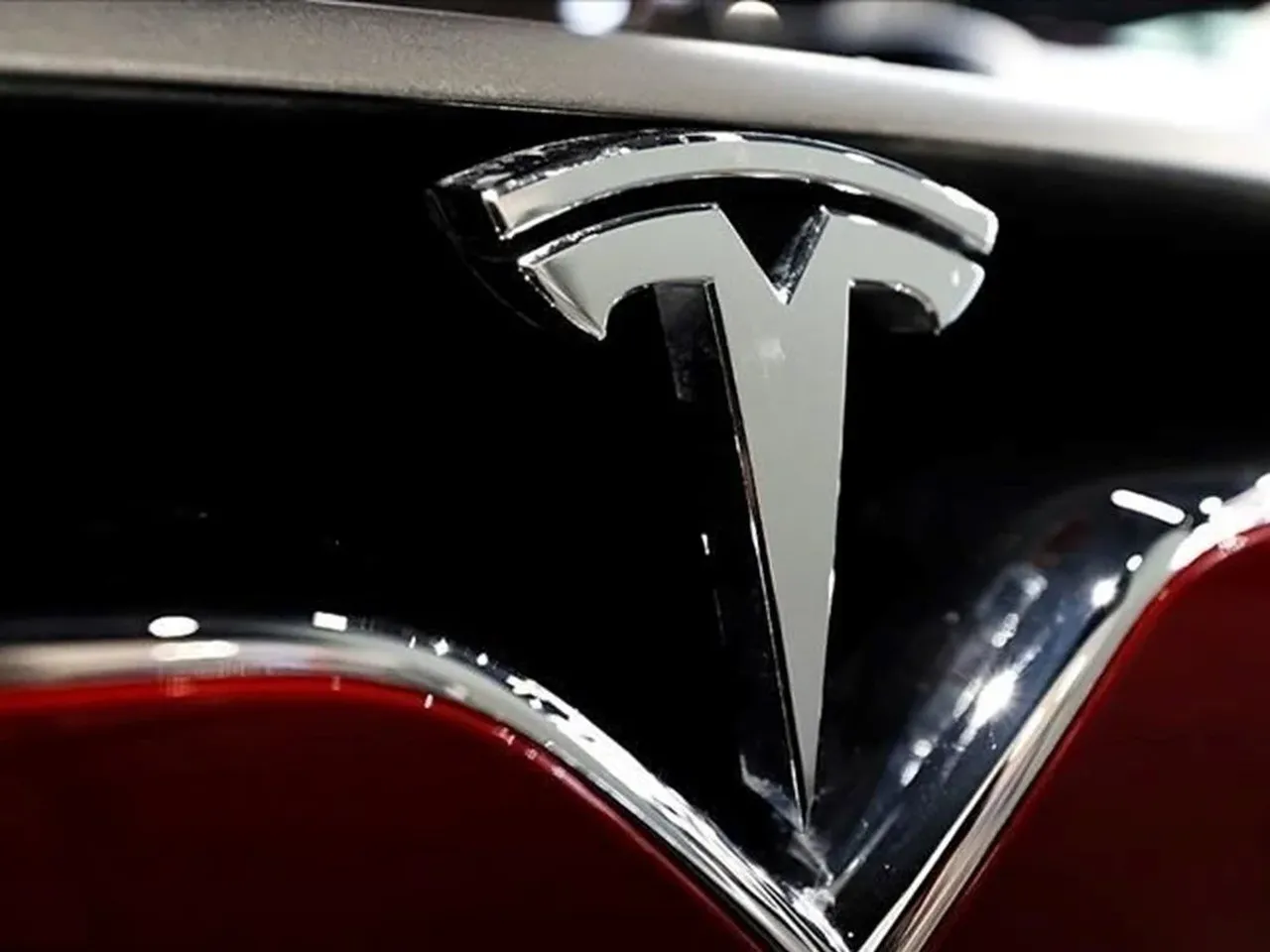 Türk araştırmacı açığını buldu! Tesla sahipleri dikkat! 
