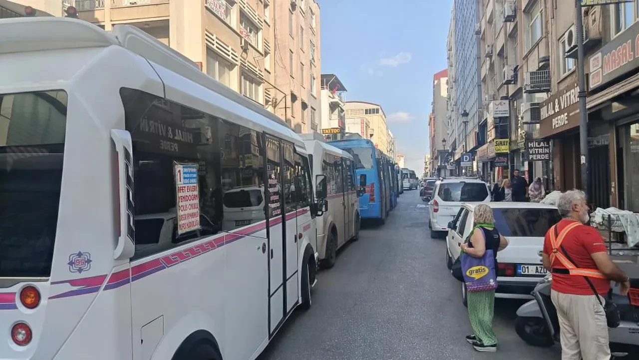 Adana'da belediyenin kararı dolmuşçuları kızdırdı! Trafik kilit oldu