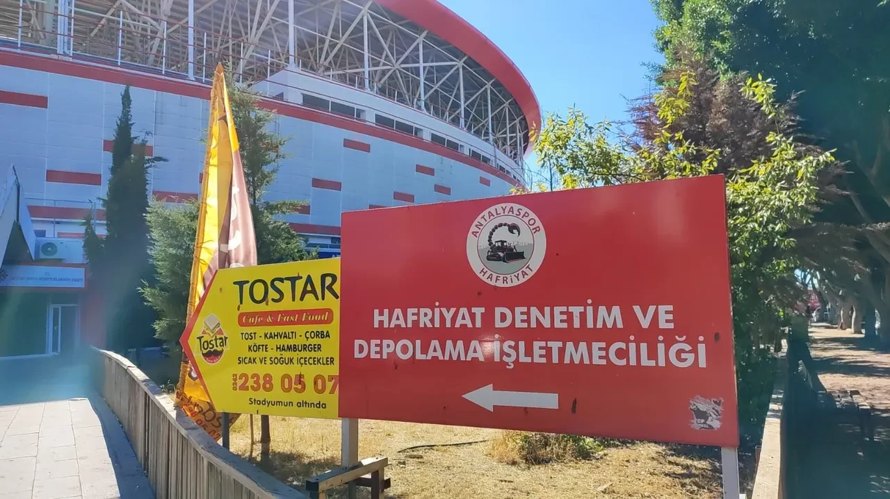 Antalya Büyükşehir Belediyesi'ne operasyon Antalyaspor Derneği'ne de sıçradı! 20 gözaltı